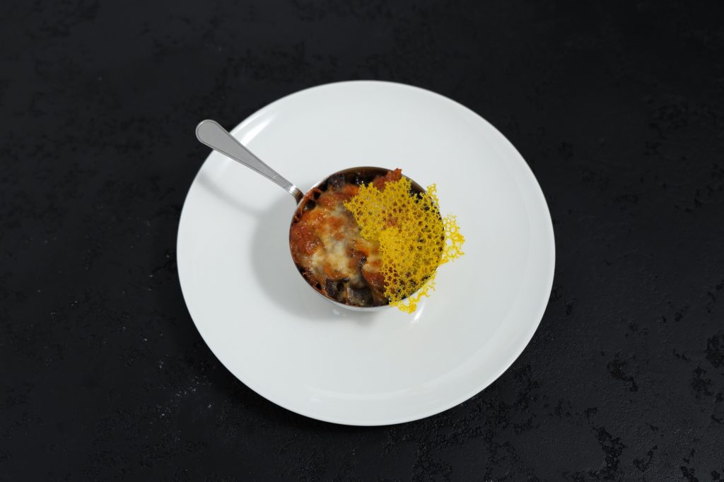 Жульен с курицей и белыми грибами
