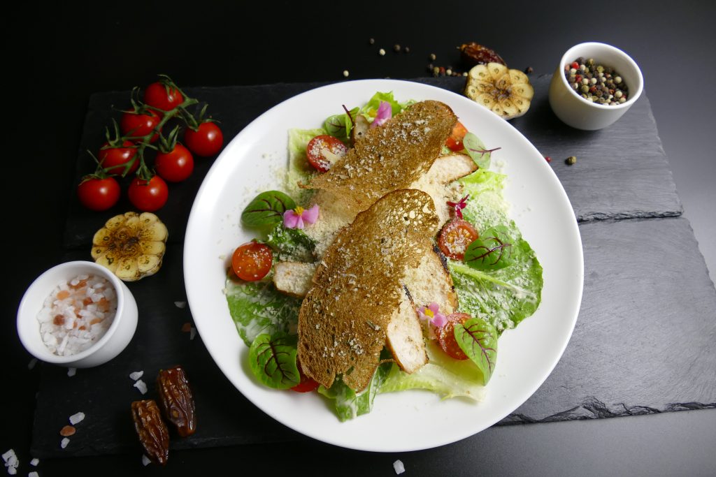 Салат цезарь с курицей